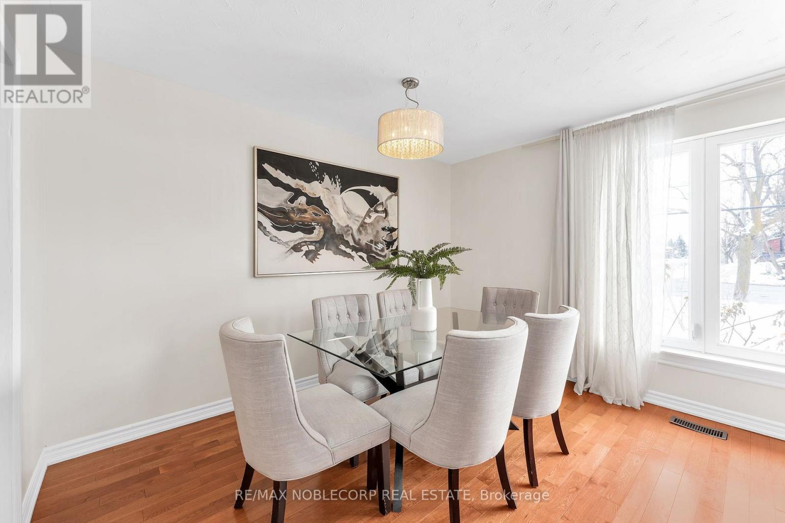 4230 Bloor Street W, Toronto, ON - Indoor Photo Showing Dining Room