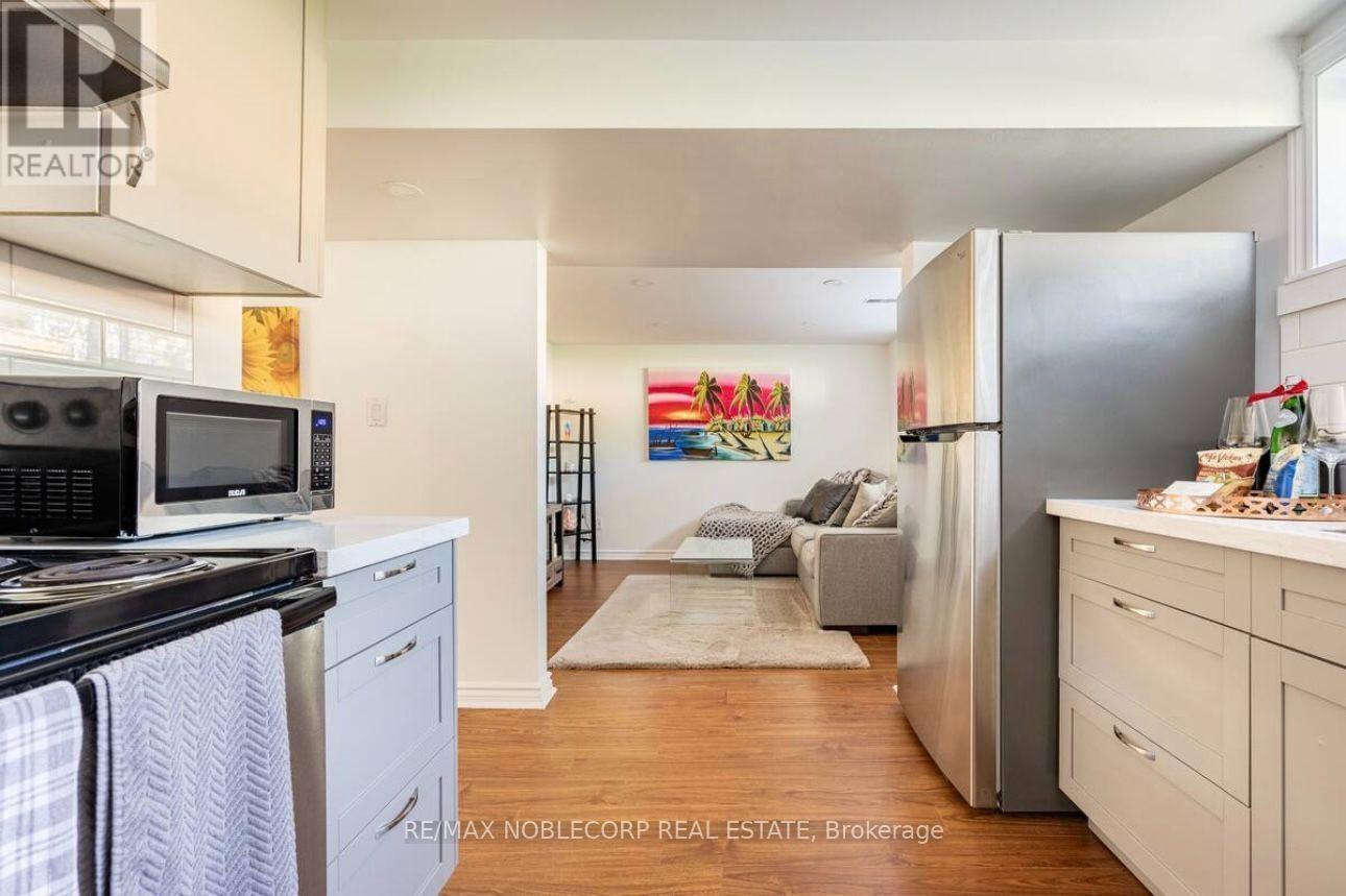 4230 Bloor Street W, Toronto, ON - Indoor Photo Showing Kitchen