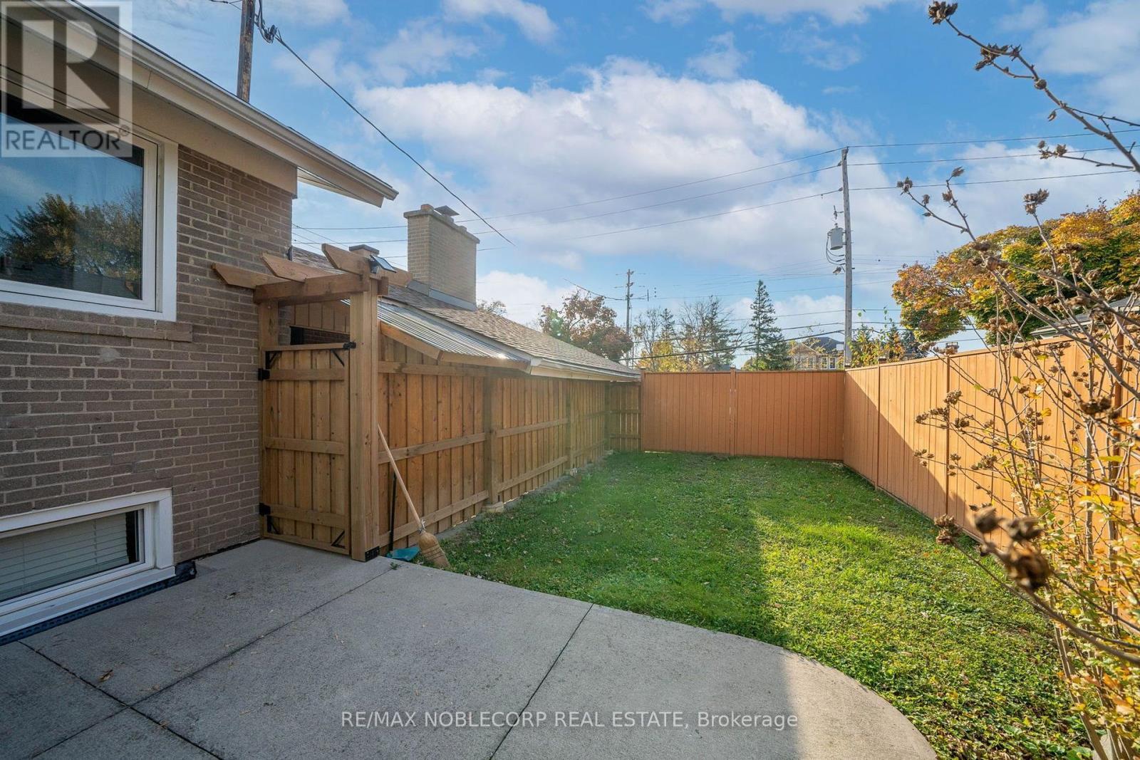4230 Bloor Street W, Toronto, ON - Outdoor
