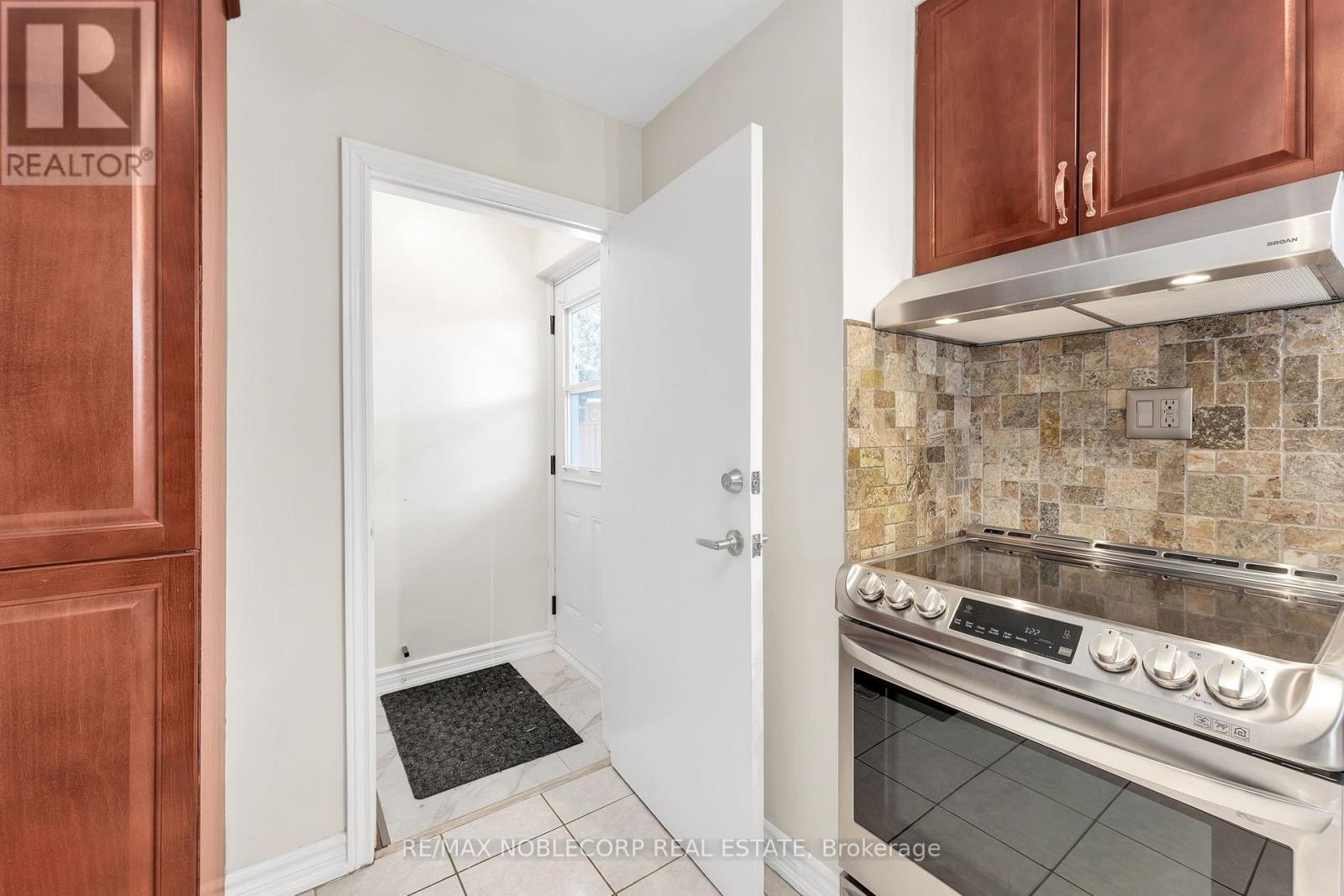 4230 Bloor Street W, Toronto, ON - Indoor