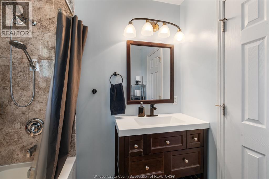 538 Michael Crescent, Lasalle, ON - Indoor Photo Showing Bathroom