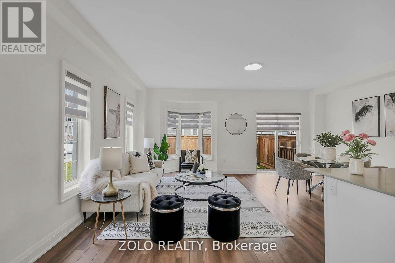37 Prospect Way, Whitby, ON - Indoor Photo Showing Living Room