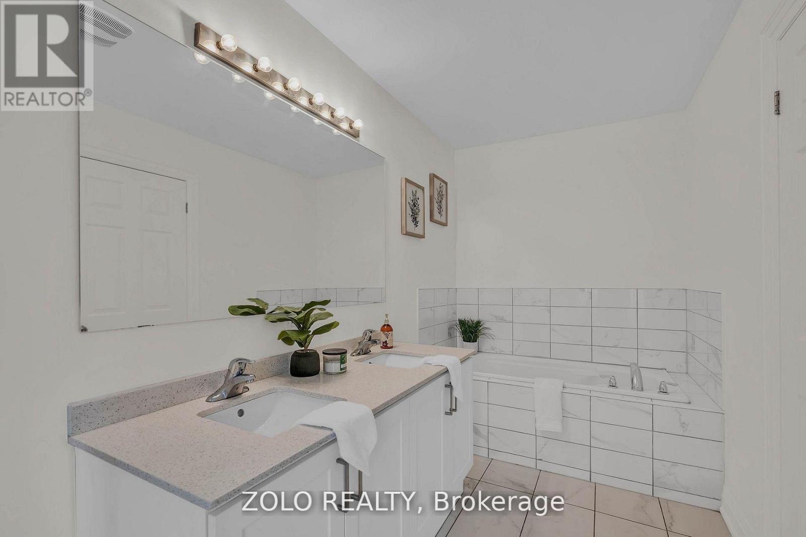 37 Prospect Way, Whitby, ON - Indoor Photo Showing Bathroom
