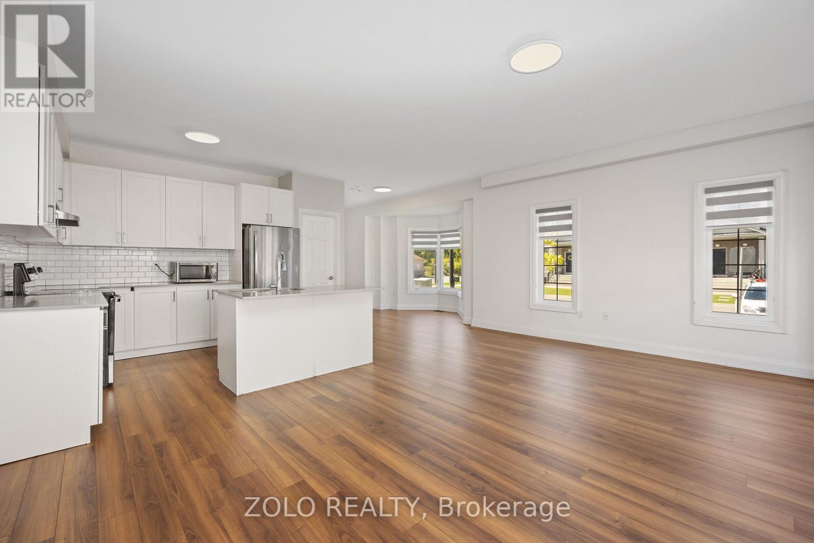 37 Prospect Way, Whitby, ON - Indoor Photo Showing Kitchen With Upgraded Kitchen