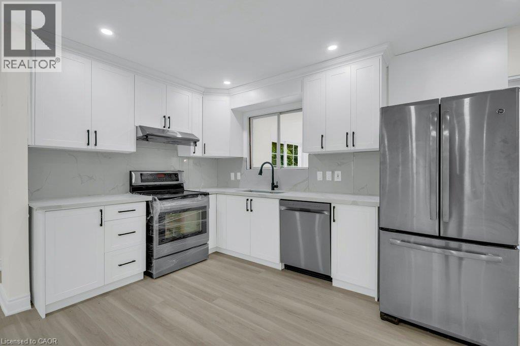 396 Hazel Street, Waterloo, ON - Indoor Photo Showing Kitchen