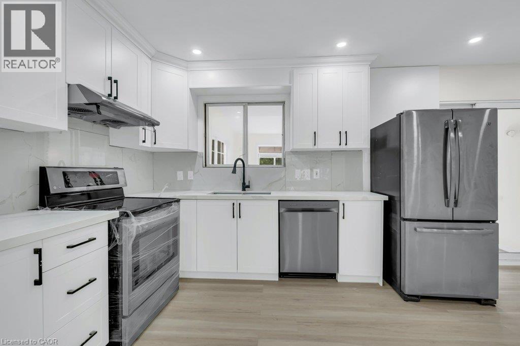 396 Hazel Street, Waterloo, ON - Indoor Photo Showing Kitchen
