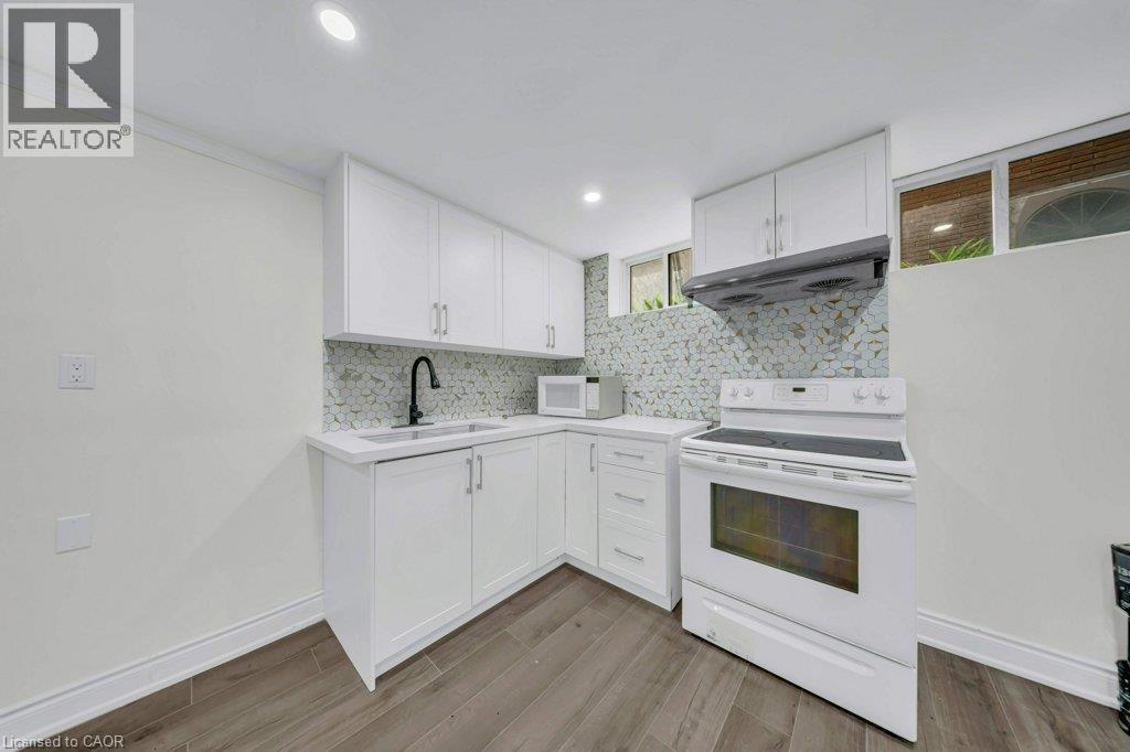 396 Hazel Street, Waterloo, ON - Indoor Photo Showing Kitchen