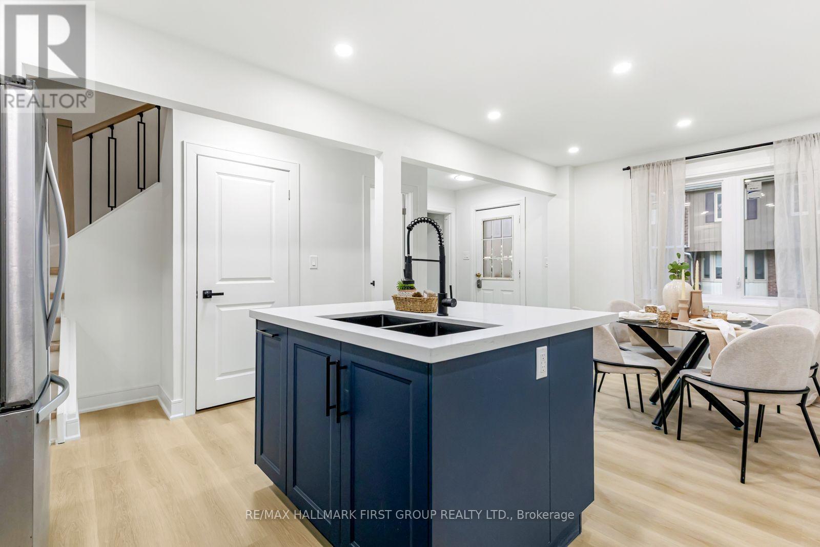Kitchen | Main Floor - 75 - 270 Timberbank Boulevard, Toronto, ON - Indoor Photo Showing Kitchen With Double Sink With Upgraded Kitchen