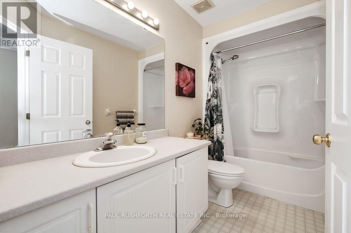 4pc Bathroom - 92 Splinter Crescent, Ottawa, ON - Indoor Photo Showing Bathroom