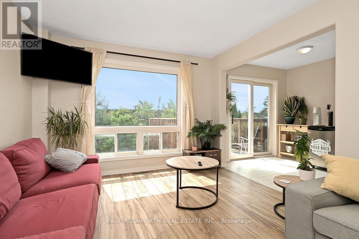 Living Room - 92 Splinter Crescent, Ottawa, ON - Indoor Photo Showing Living Room
