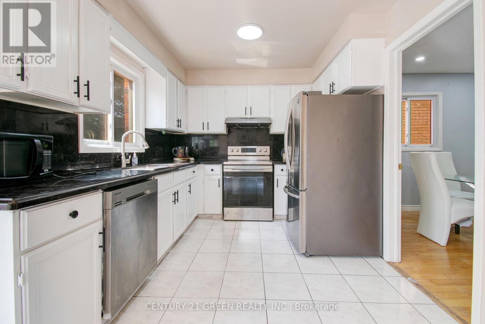 1 Candy Crescent, Brampton, ON - Indoor Photo Showing Kitchen