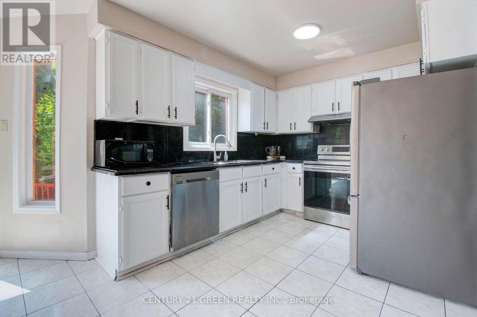 1 Candy Crescent, Brampton, ON - Indoor Photo Showing Kitchen