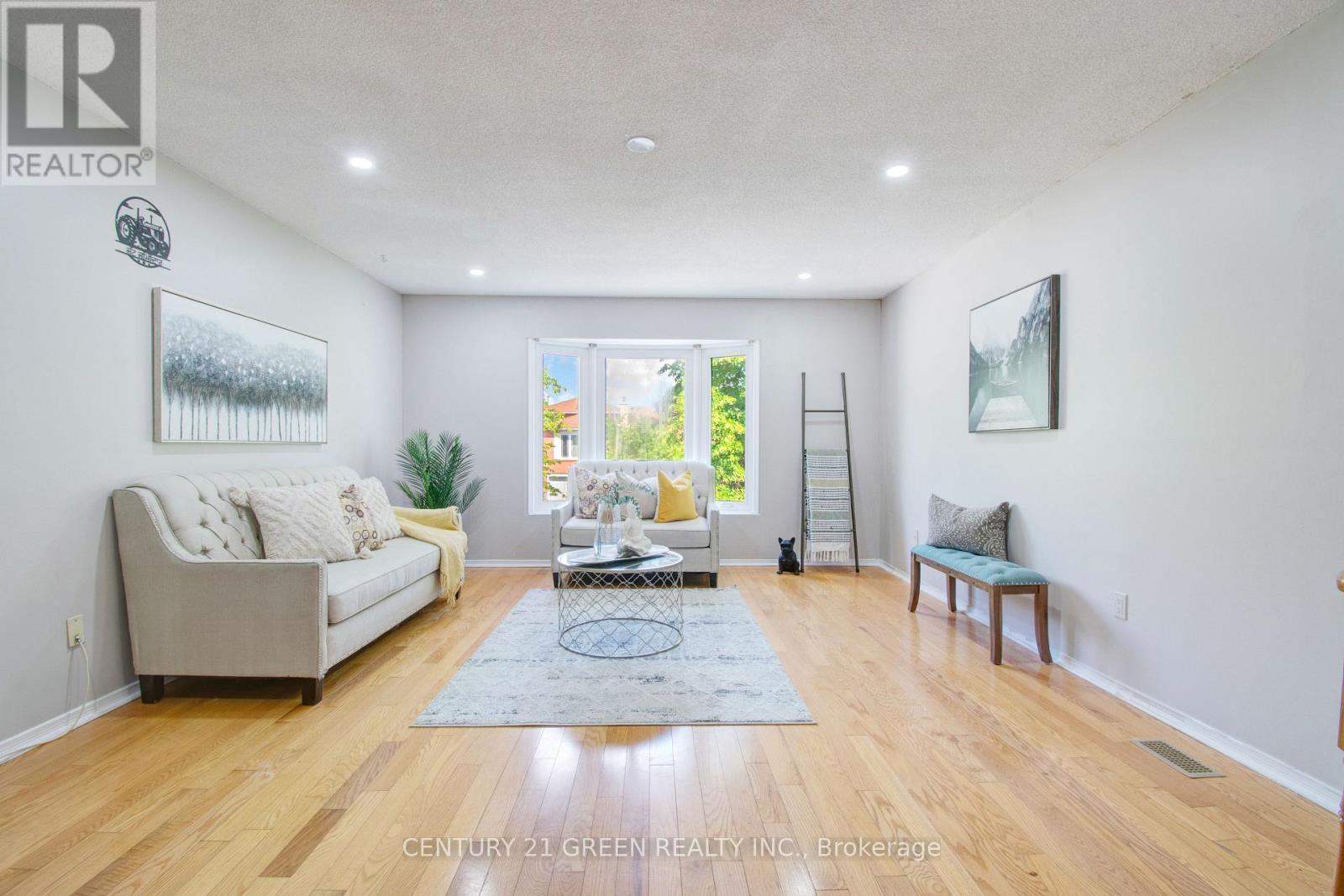 1 Candy Crescent, Brampton, ON - Indoor Photo Showing Living Room
