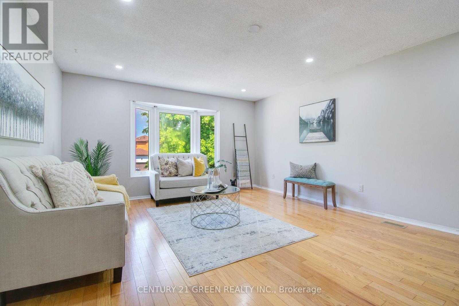1 Candy Crescent, Brampton, ON - Indoor Photo Showing Living Room