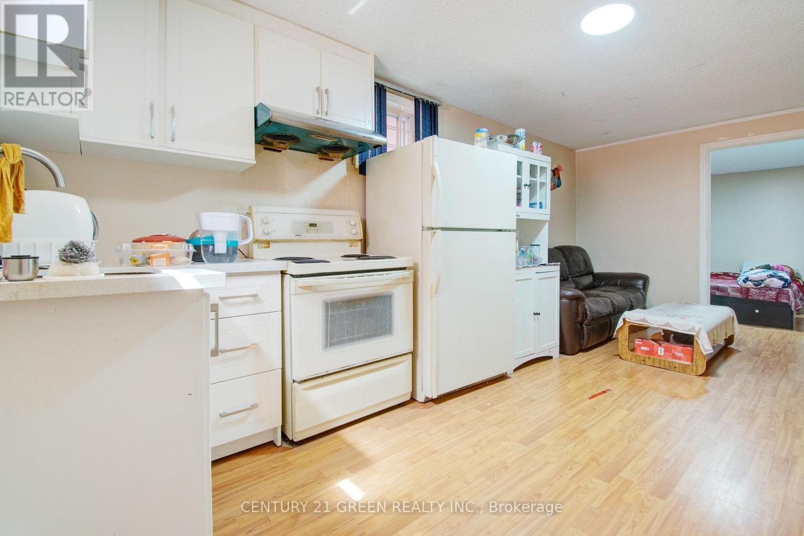 1 Candy Crescent, Brampton, ON - Indoor Photo Showing Kitchen