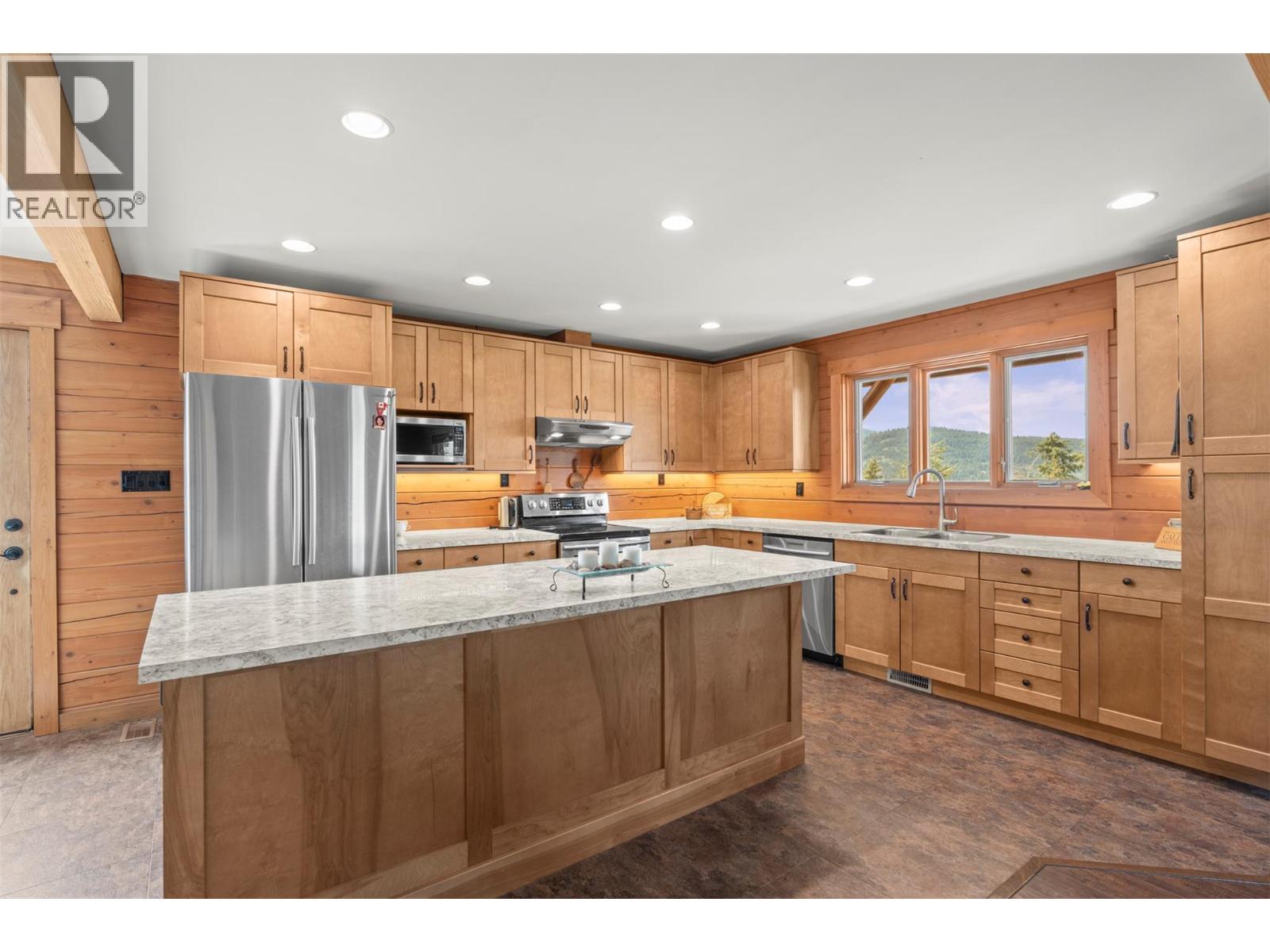 9371 6 Highway, Coldstream, BC - Indoor Photo Showing Kitchen With Upgraded Kitchen