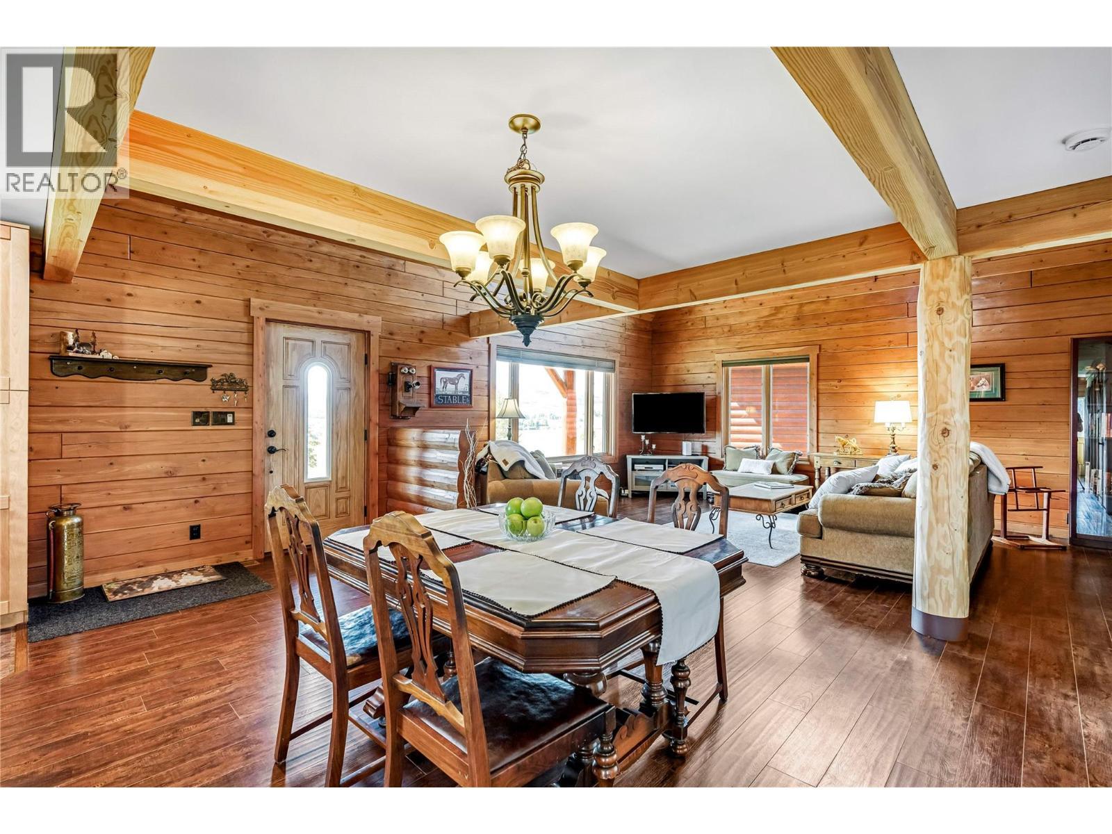 9371 6 Highway, Coldstream, BC - Indoor Photo Showing Dining Room