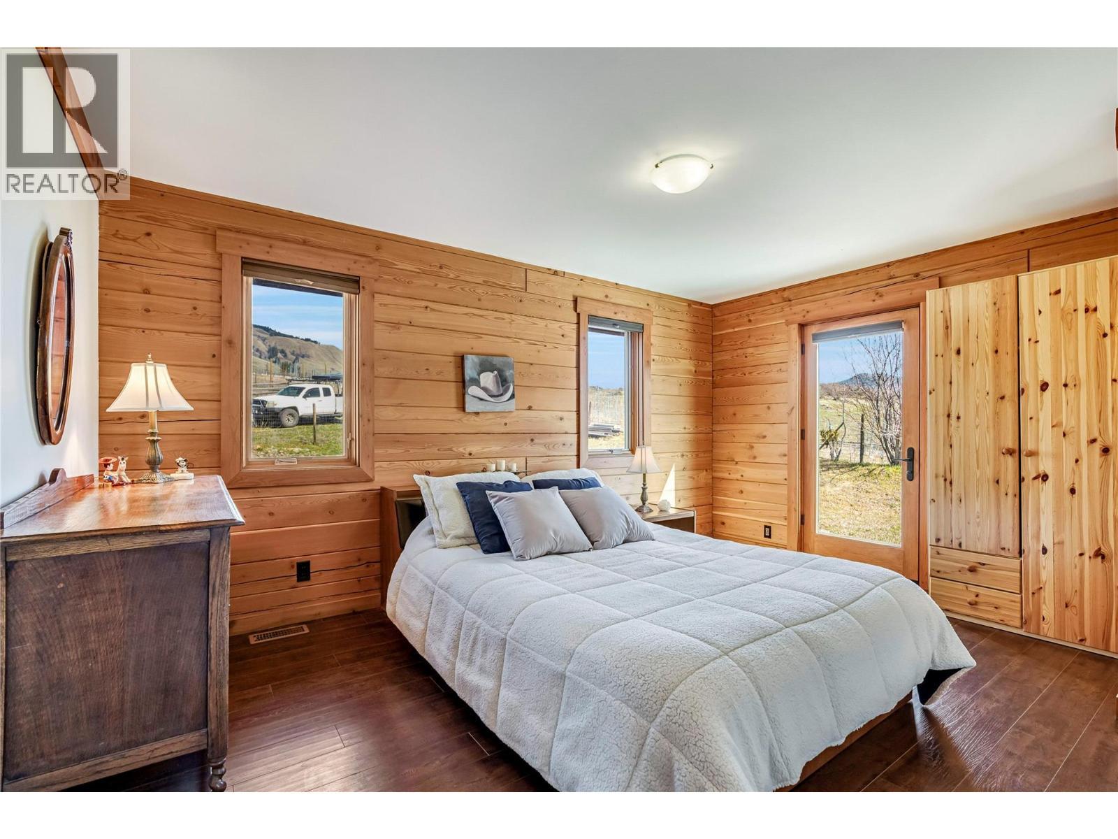 9371 6 Highway, Coldstream, BC - Indoor Photo Showing Bedroom
