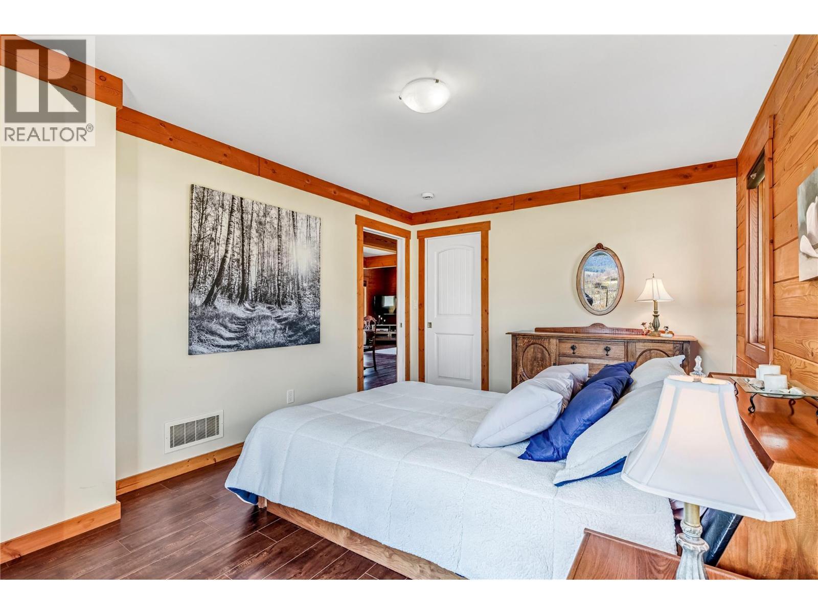 9371 6 Highway, Coldstream, BC - Indoor Photo Showing Bedroom