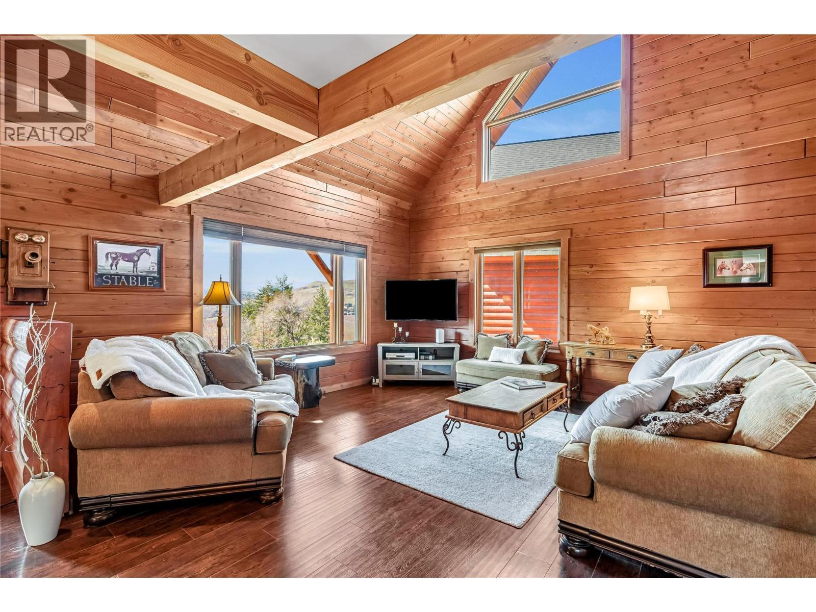 9371 6 Highway, Coldstream, BC - Indoor Photo Showing Living Room