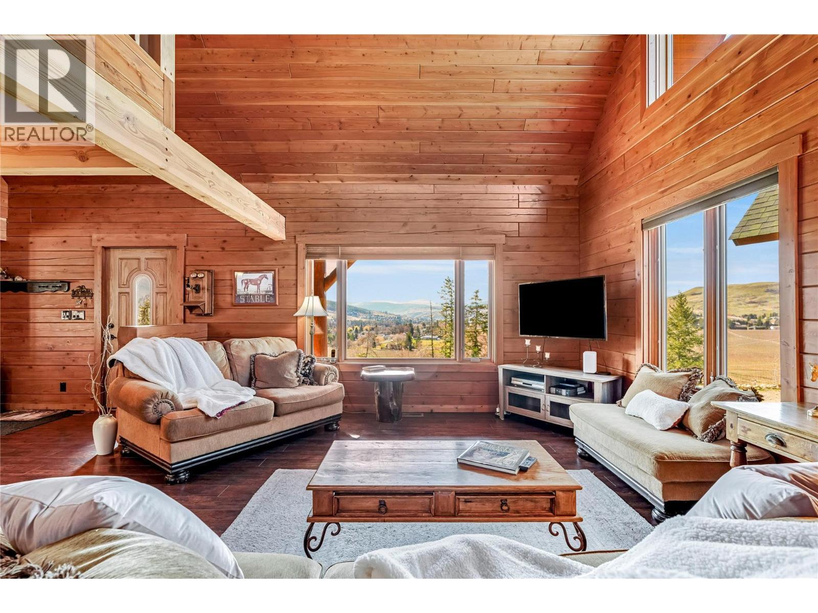 9371 6 Highway, Coldstream, BC - Indoor Photo Showing Living Room