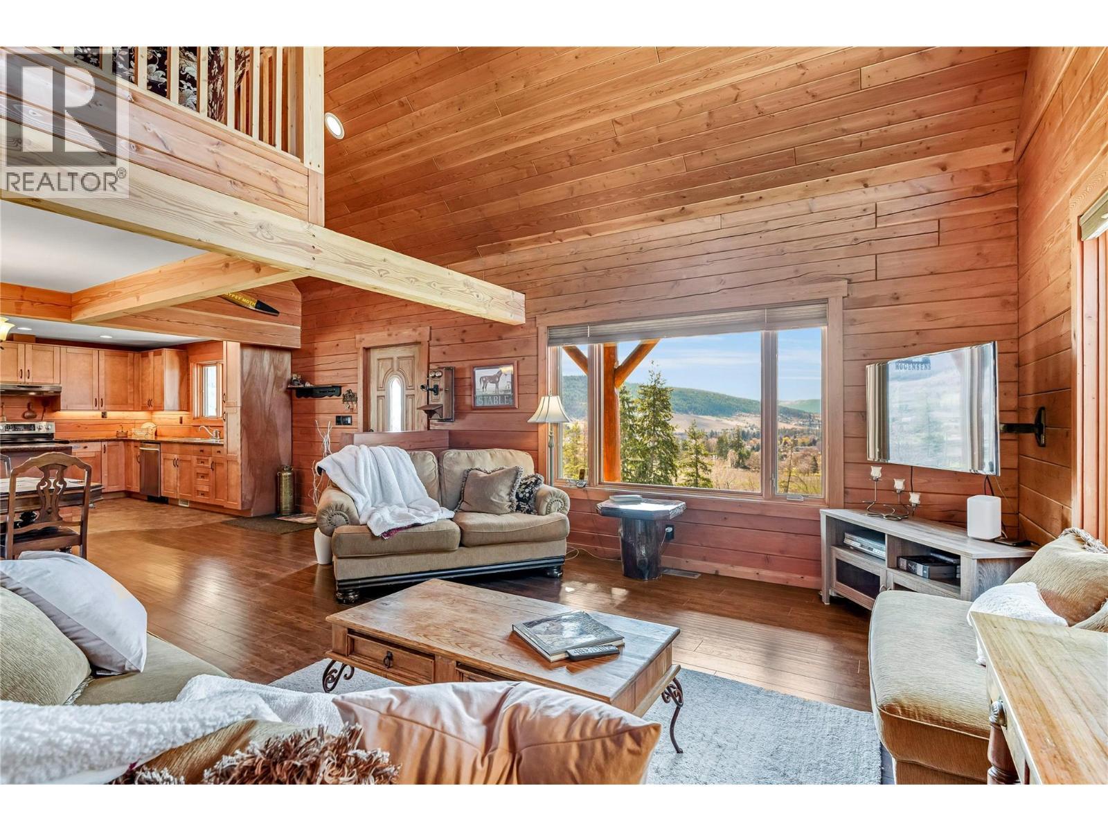 9371 6 Highway, Coldstream, BC - Indoor Photo Showing Living Room