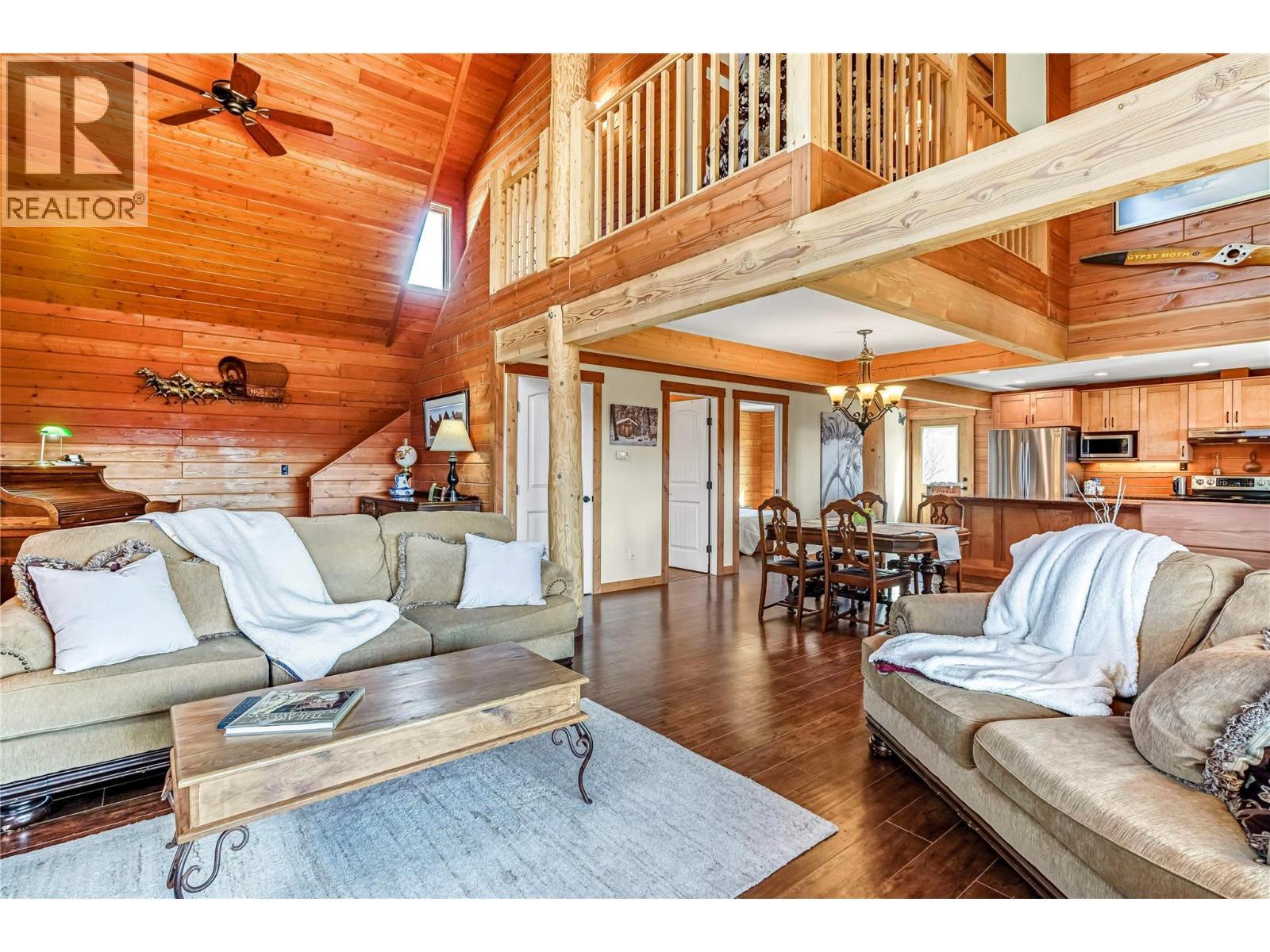 9371 6 Highway, Coldstream, BC - Indoor Photo Showing Living Room