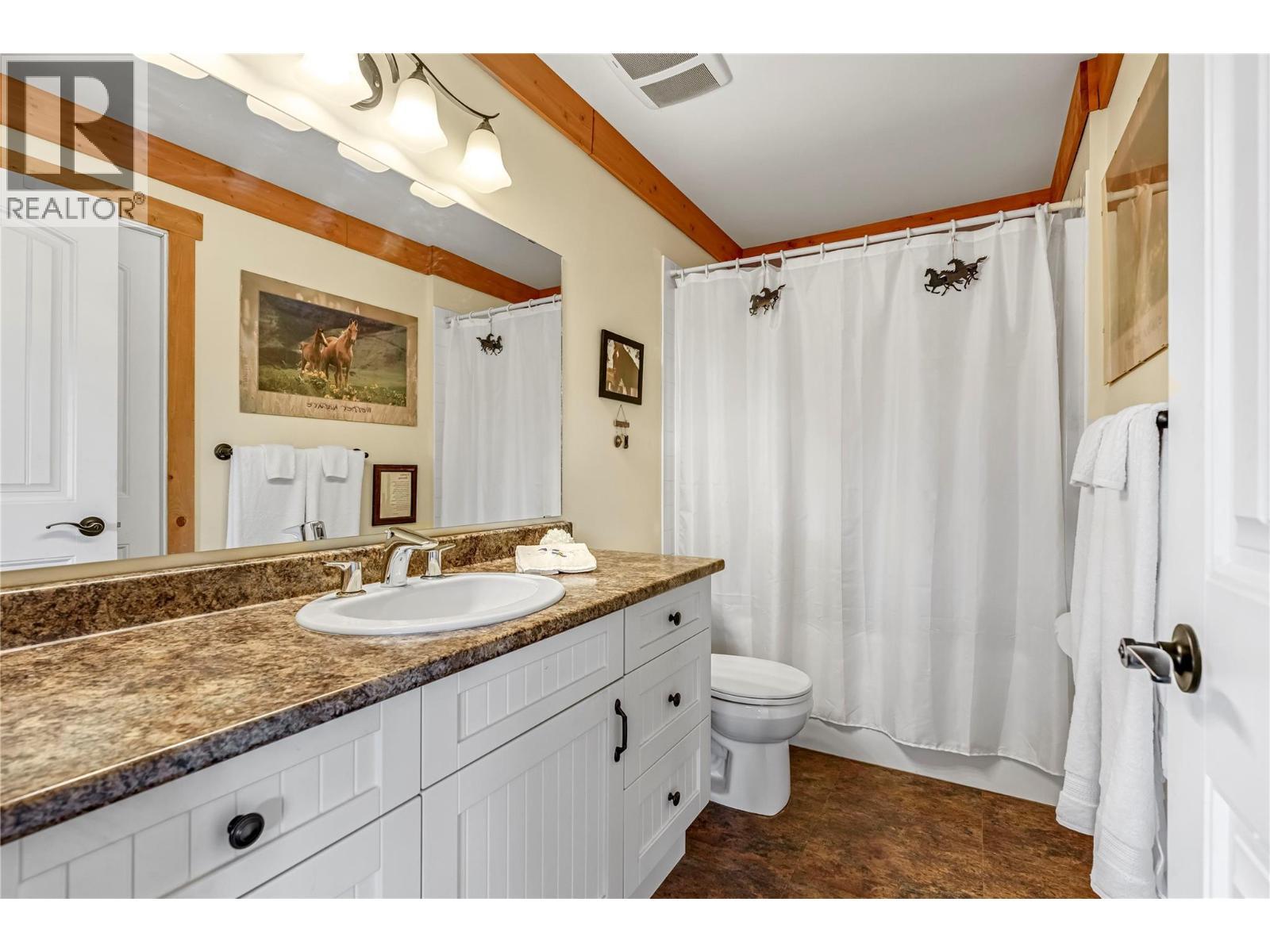 9371 6 Highway, Coldstream, BC - Indoor Photo Showing Bathroom