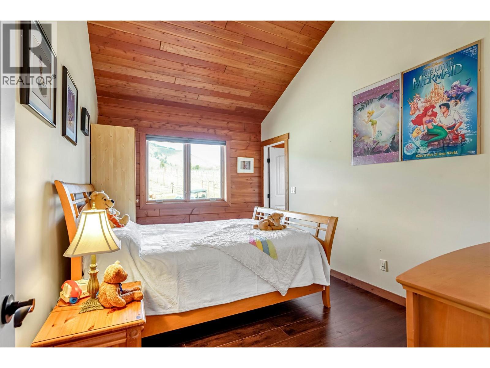 9371 6 Highway, Coldstream, BC - Indoor
