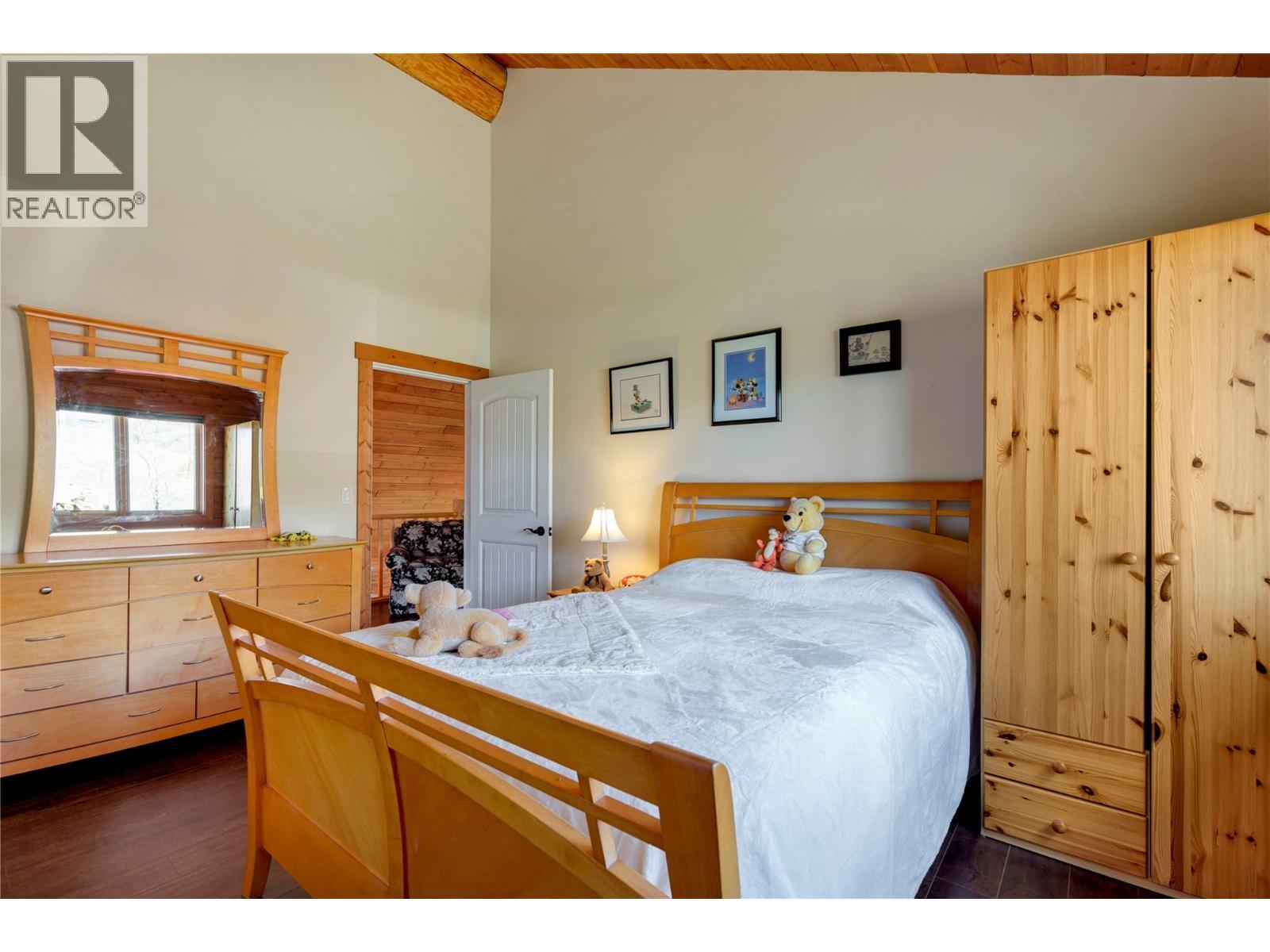 9371 6 Highway, Coldstream, BC - Indoor Photo Showing Bedroom