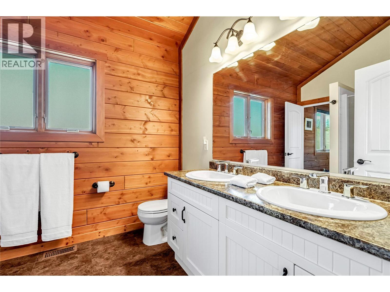 9371 6 Highway, Coldstream, BC - Indoor Photo Showing Bathroom
