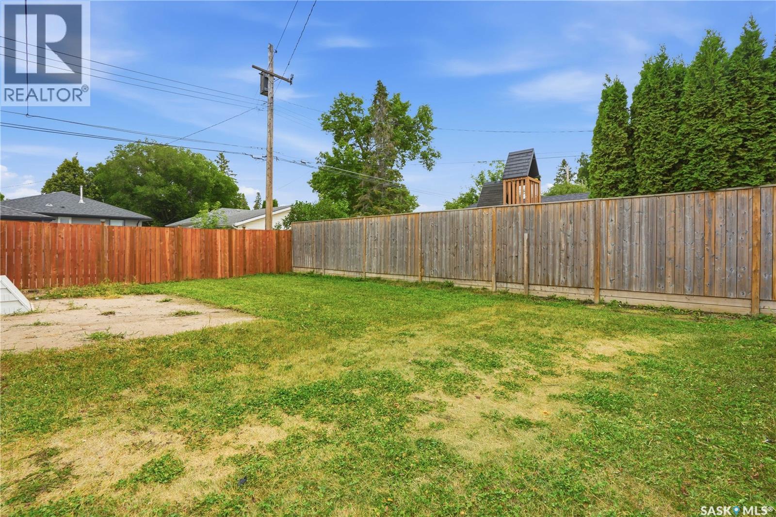 1915 Dufferin Avenue, Saskatoon, SK - Outdoor