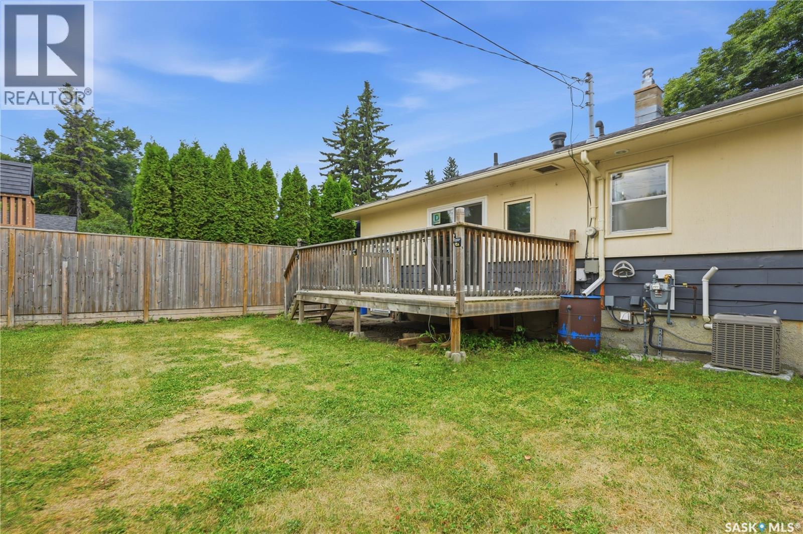 1915 Dufferin Avenue, Saskatoon, SK - Outdoor With Deck Patio Veranda