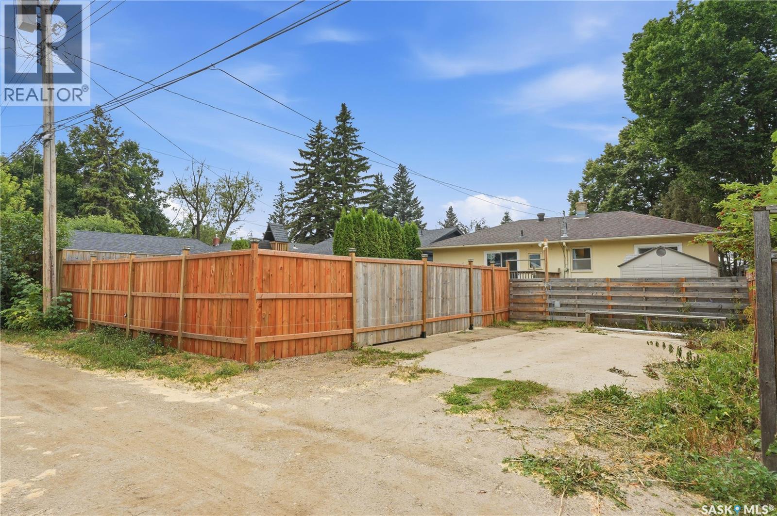 1915 Dufferin Avenue, Saskatoon, SK - Outdoor