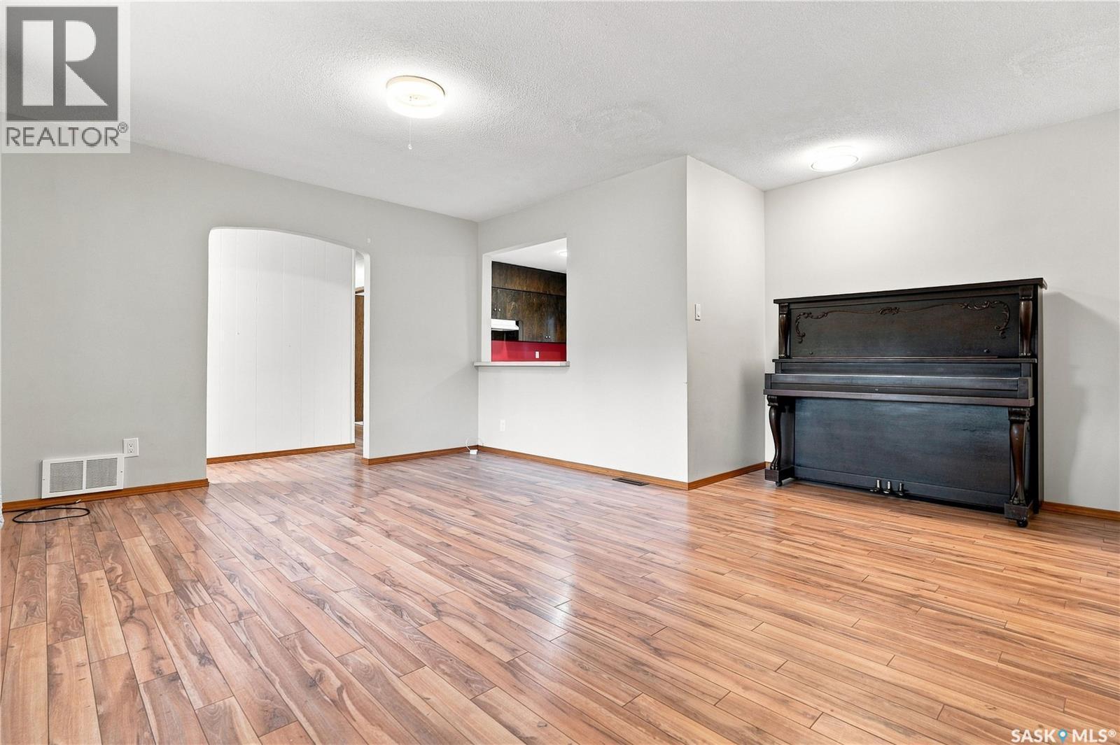 1915 Dufferin Avenue, Saskatoon, SK - Indoor Photo Showing Other Room