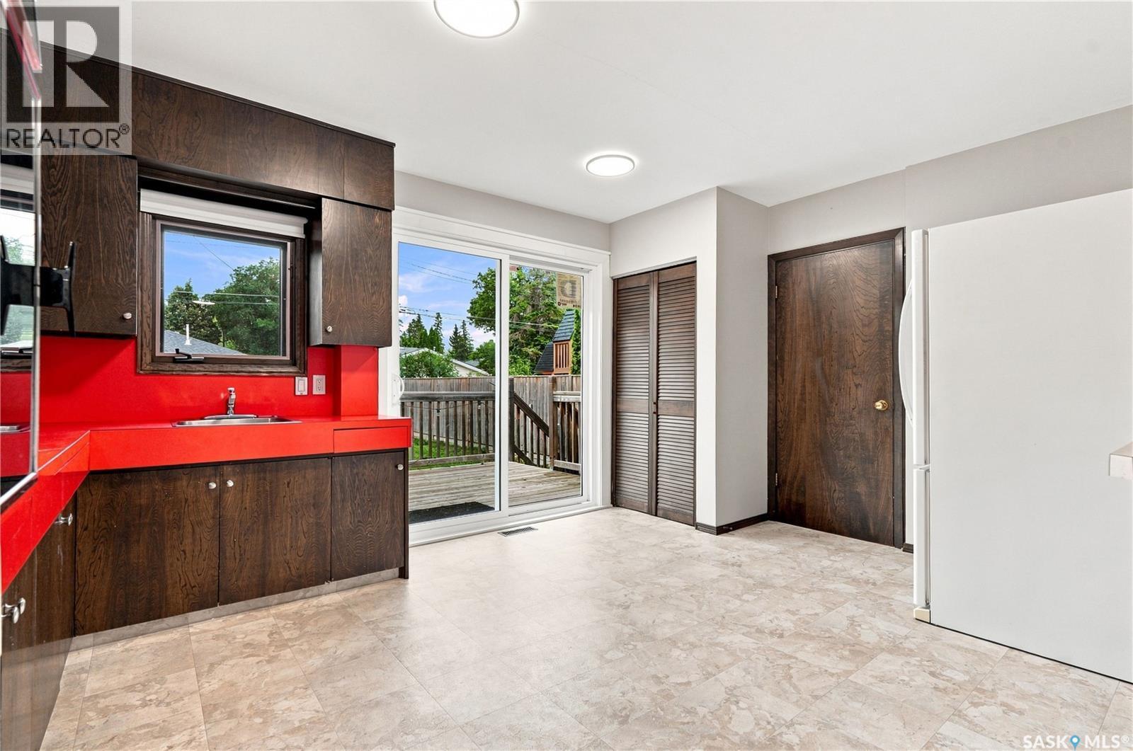 1915 Dufferin Avenue, Saskatoon, SK - Indoor Photo Showing Other Room