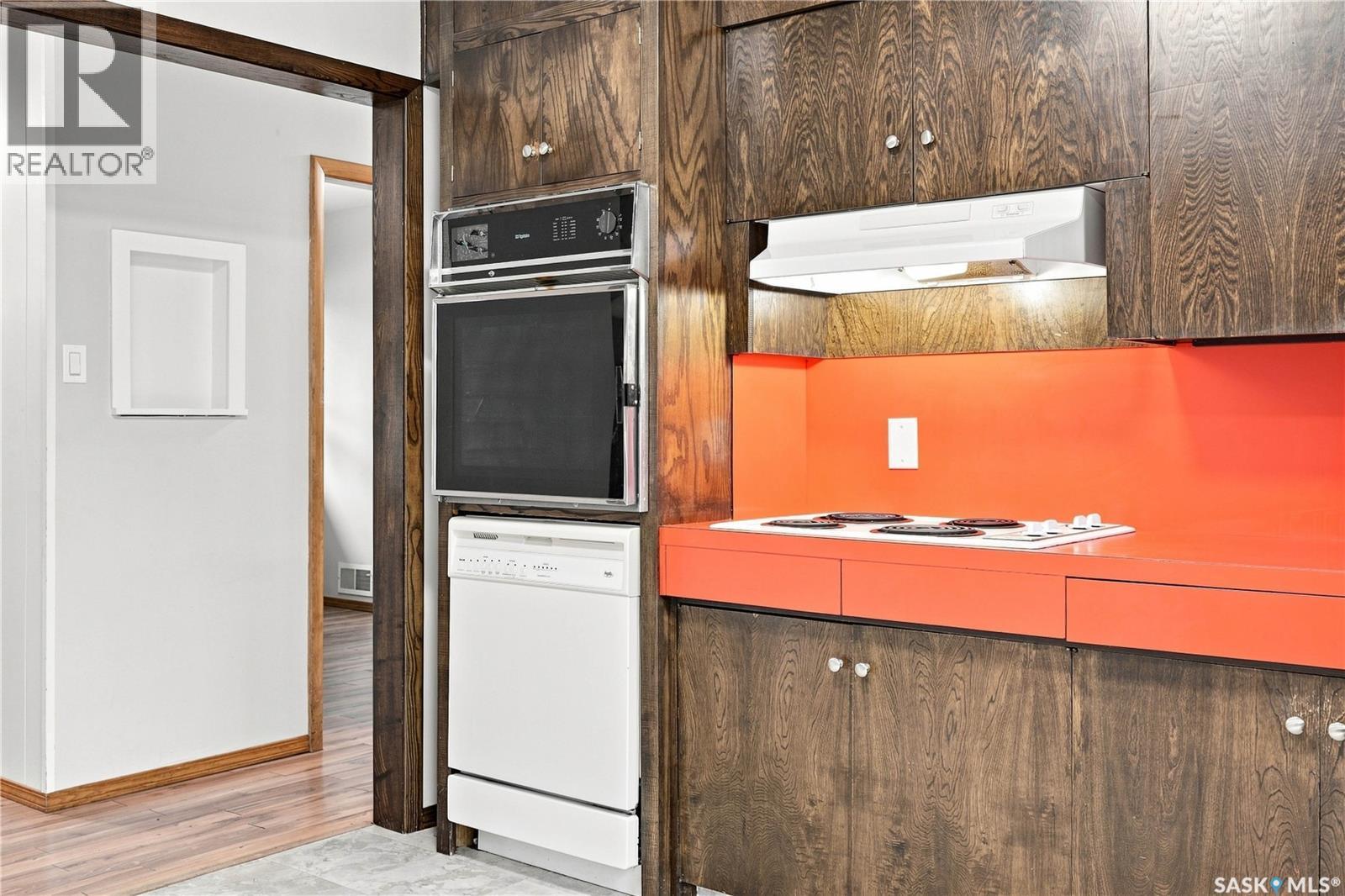 1915 Dufferin Avenue, Saskatoon, SK - Indoor Photo Showing Other Room