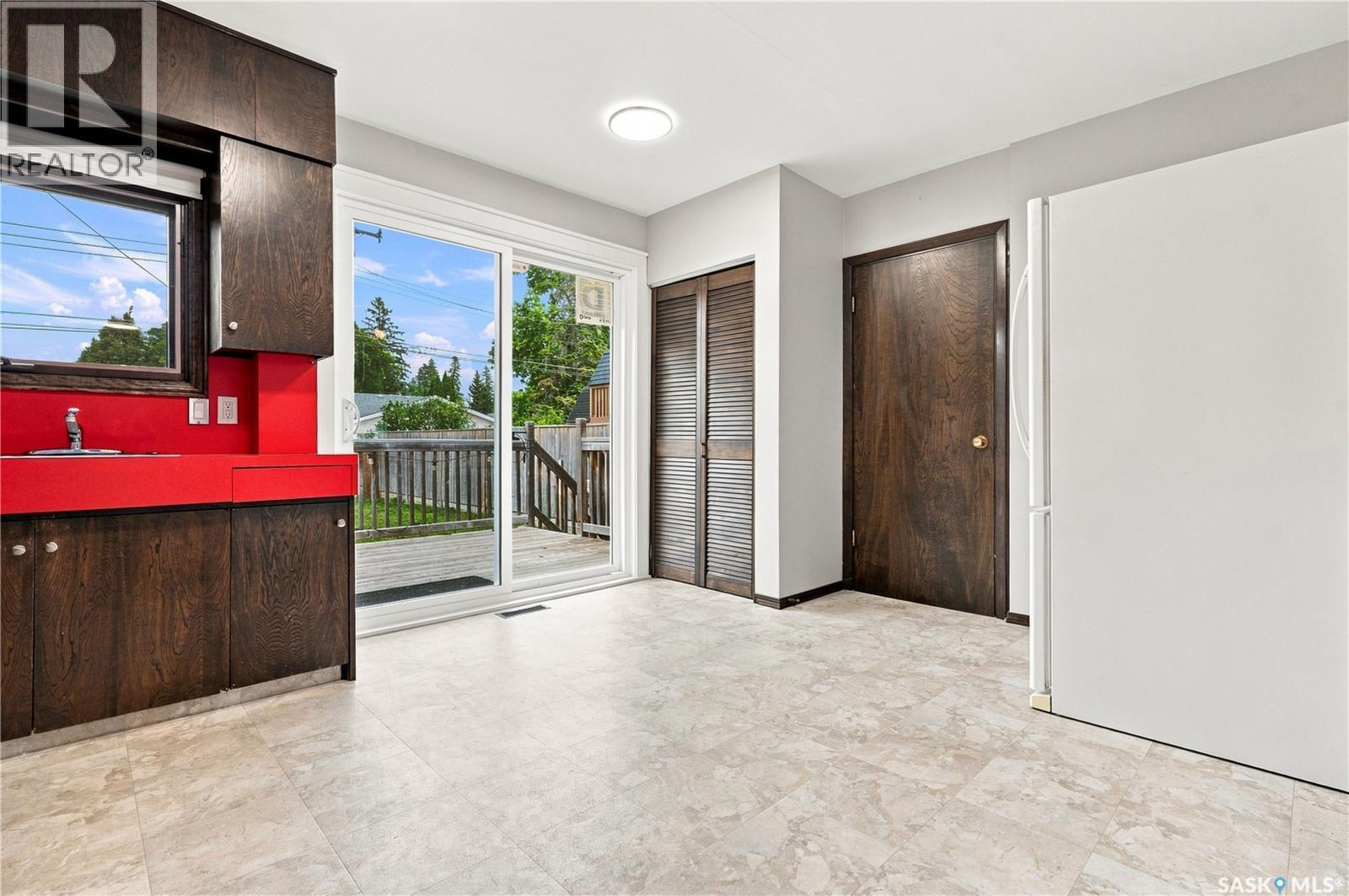 1915 Dufferin Avenue, Saskatoon, SK - Indoor Photo Showing Other Room