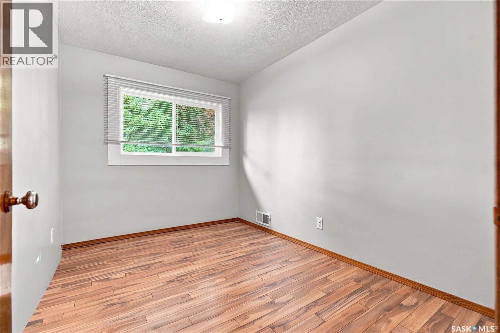 1915 Dufferin Avenue, Saskatoon, SK - Indoor Photo Showing Other Room