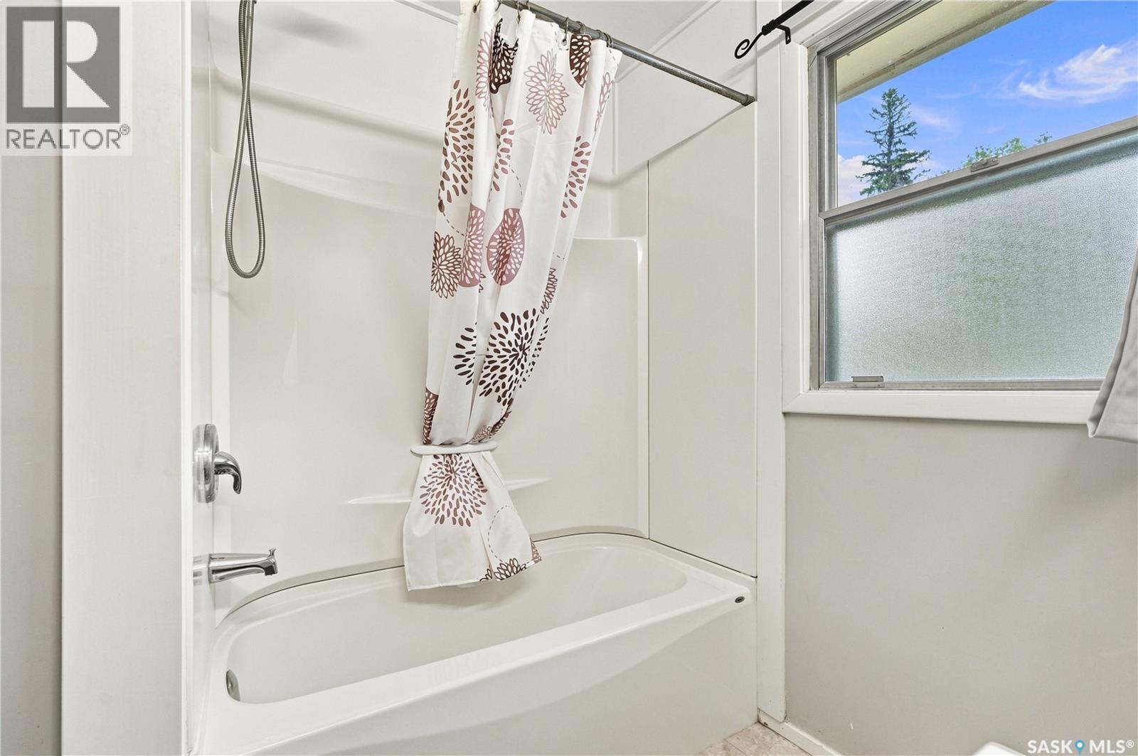 1915 Dufferin Avenue, Saskatoon, SK - Indoor Photo Showing Bathroom