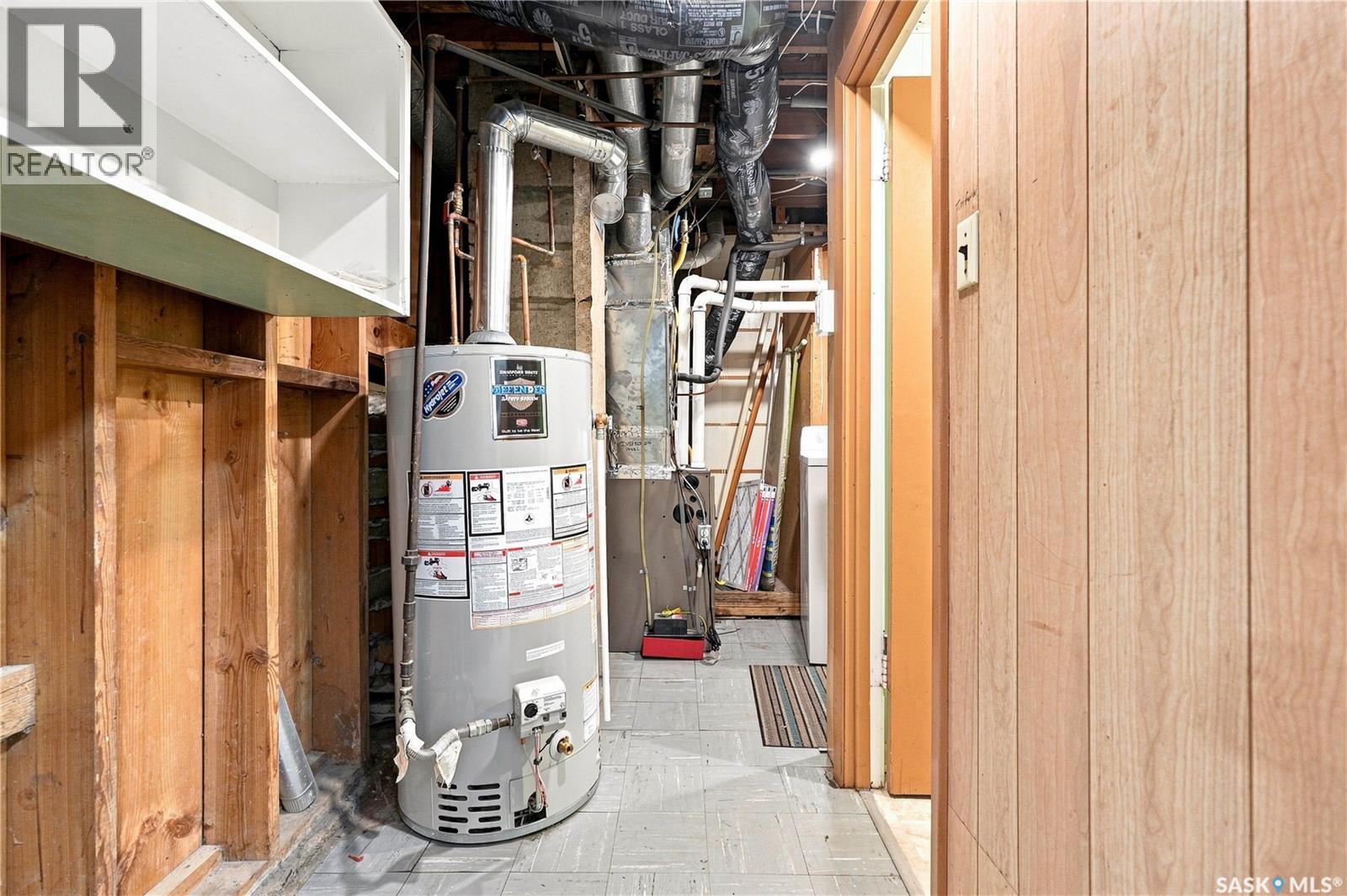 1915 Dufferin Avenue, Saskatoon, SK - Indoor Photo Showing Basement