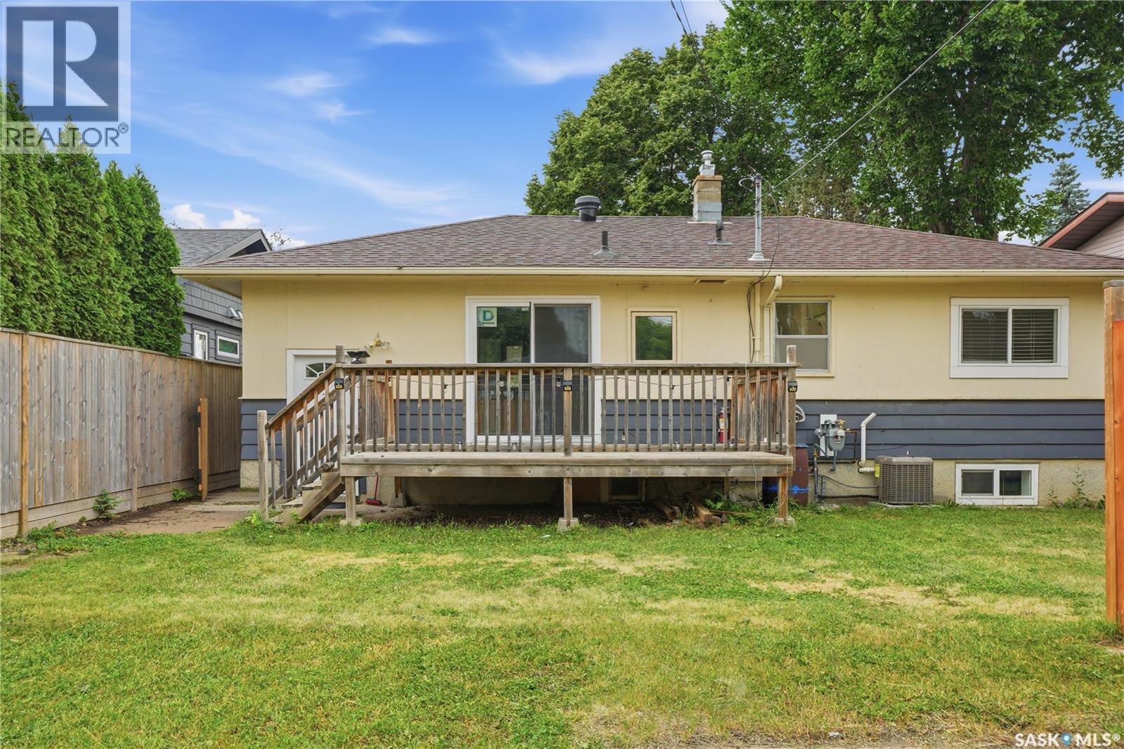 1915 Dufferin Avenue, Saskatoon, SK - Outdoor With Deck Patio Veranda