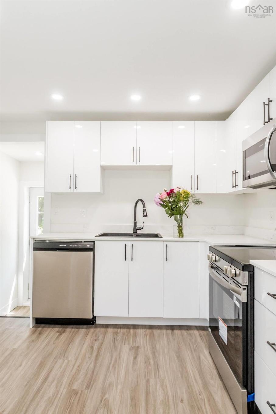 155 Wiley Avenue, Windsor, NS - Indoor Photo Showing Kitchen With Double Sink With Upgraded Kitchen