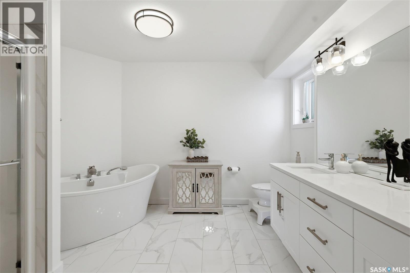 421 Germain Manor, Saskatoon, SK - Indoor Photo Showing Bathroom