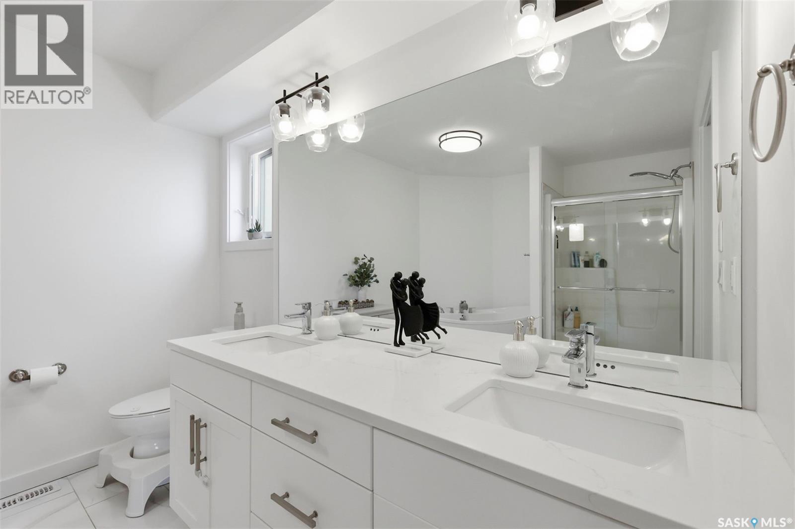 421 Germain Manor, Saskatoon, SK - Indoor Photo Showing Bathroom