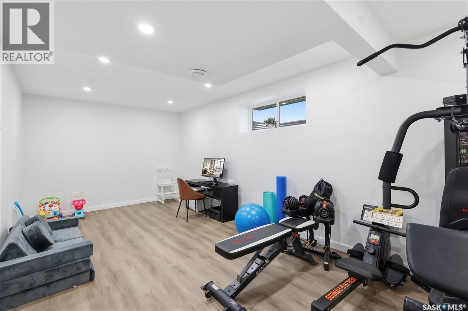421 Germain Manor, Saskatoon, SK - Indoor Photo Showing Gym Room
