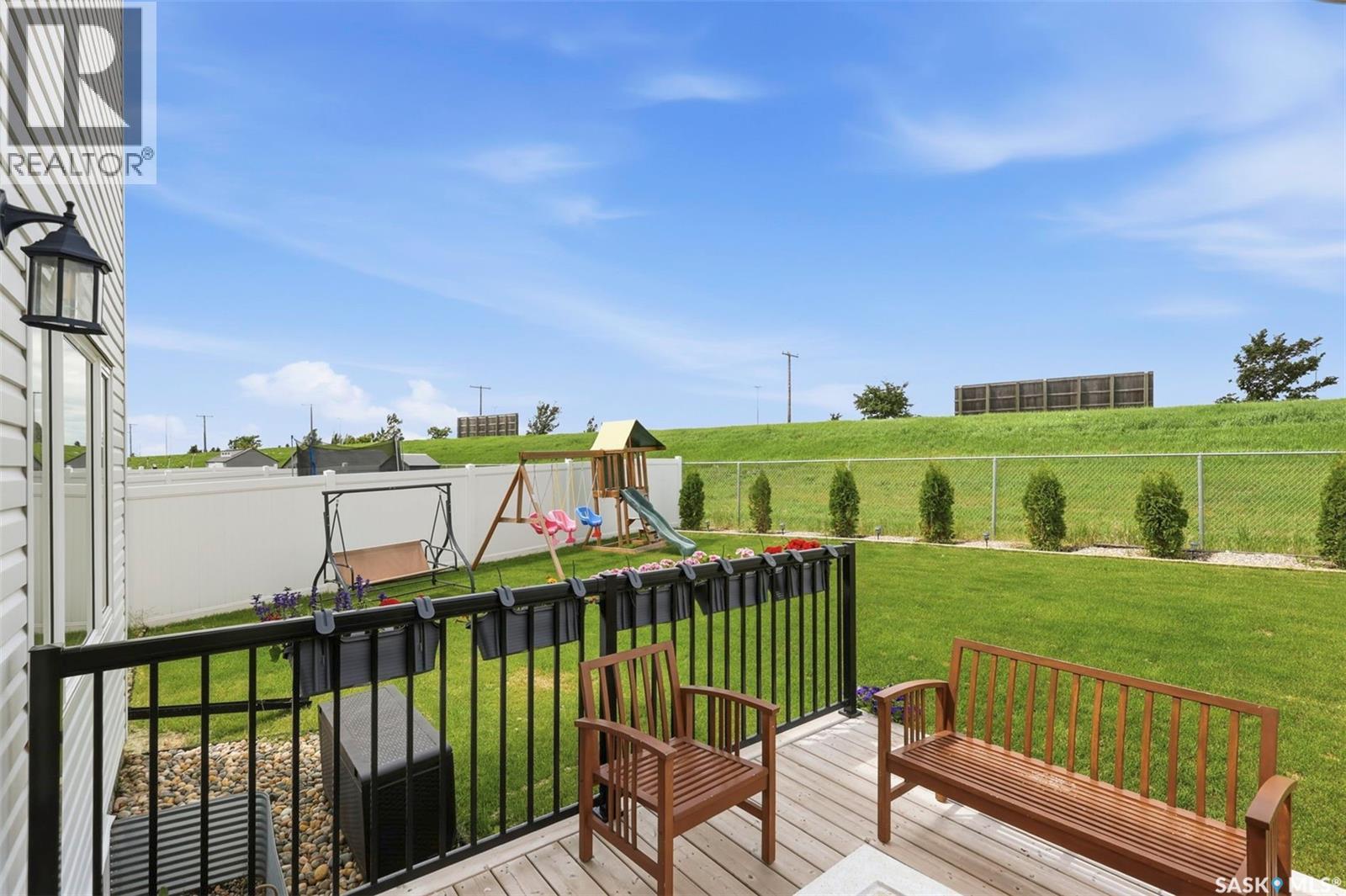421 Germain Manor, Saskatoon, SK - Outdoor With Deck Patio Veranda