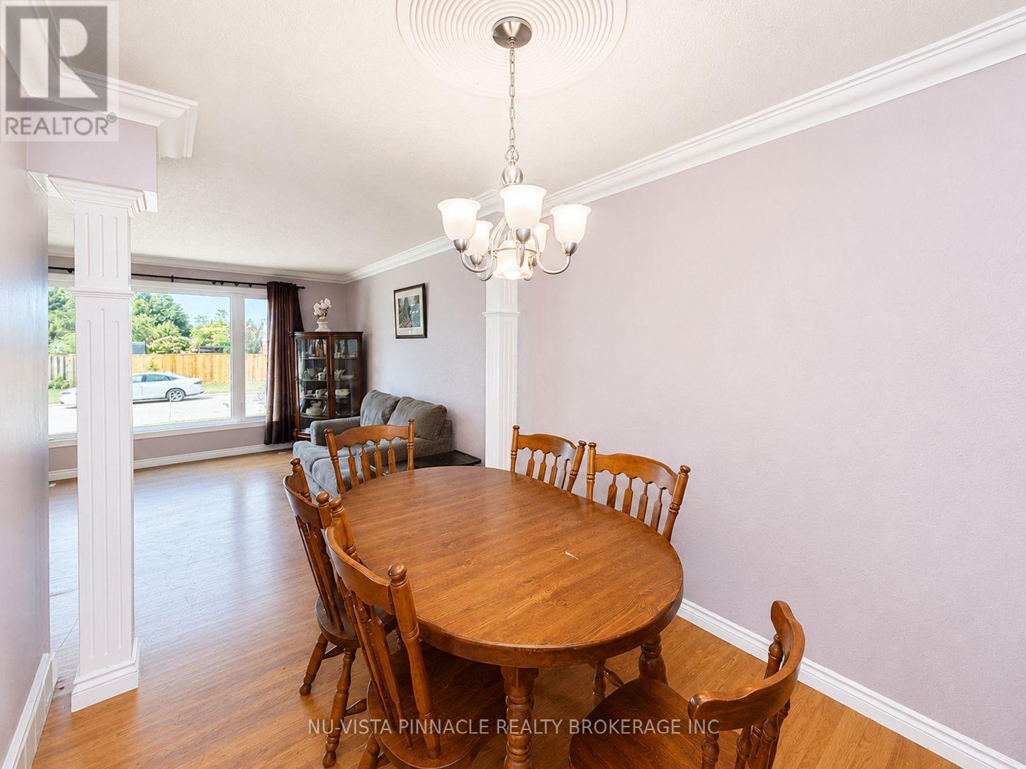 15 Gregory Place, St. Thomas, ON - Indoor Photo Showing Dining Room