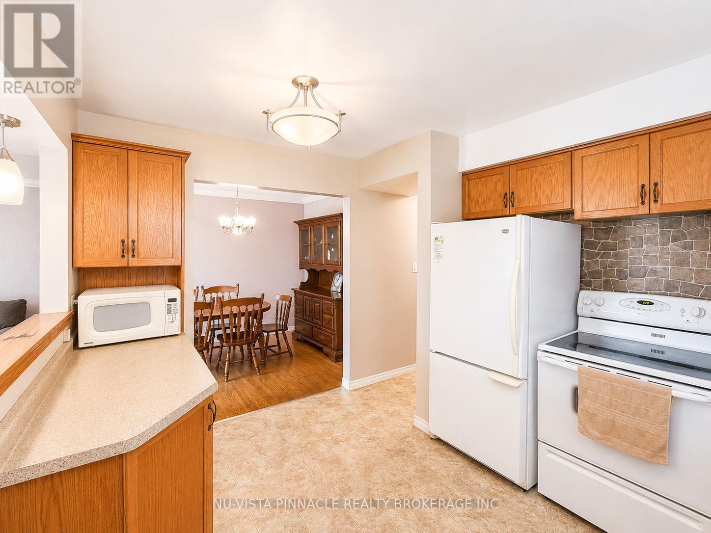 15 Gregory Place, St. Thomas, ON - Indoor Photo Showing Kitchen