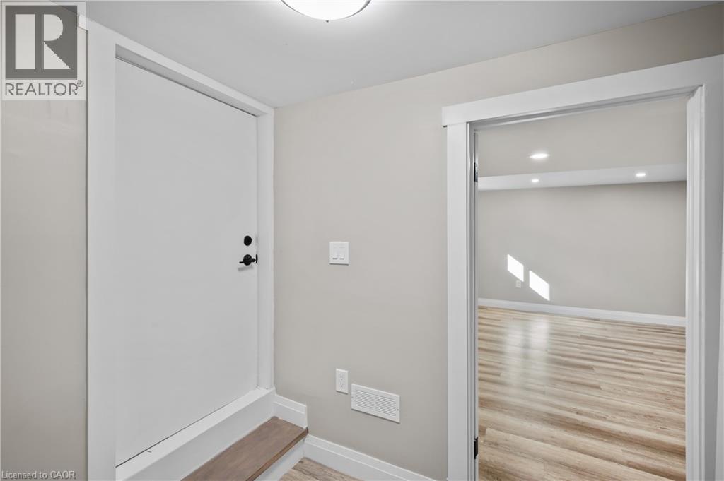 1041 Shepherd'S Drive, Burlington, ON - Indoor Photo Showing Other Room